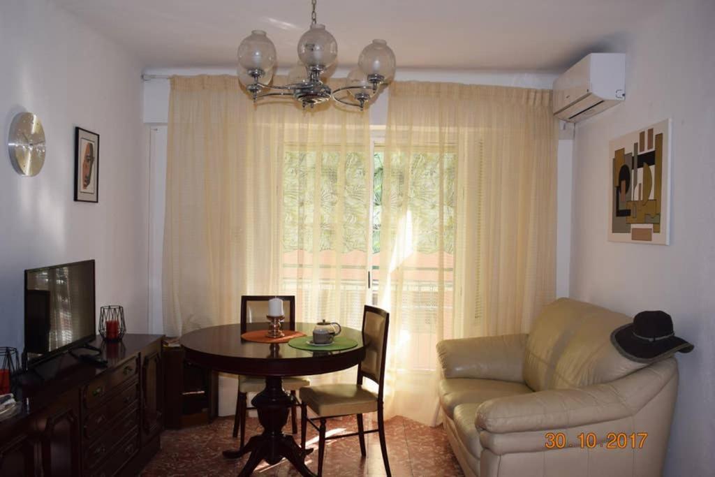 Apartamento en el centro de Alicante Exterior foto