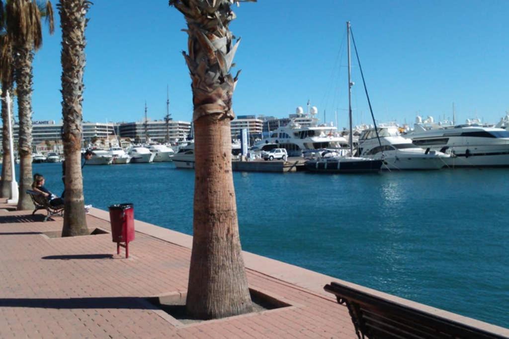 Apartamento en el centro de Alicante Exterior foto