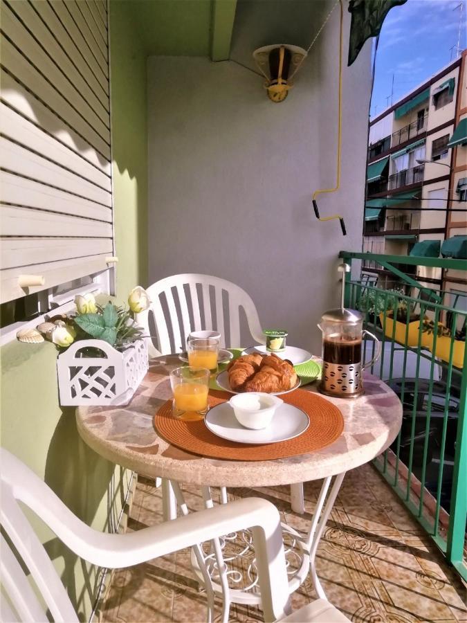 Apartamento en el centro de Alicante Exterior foto